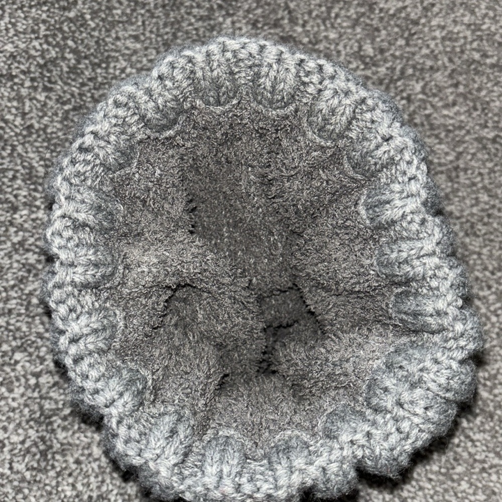 Faux fur gray beanie hat with fleece like material lined inside small medium - Picture 4 of 6